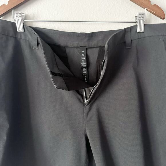 Lululemon ABC Classic-Fit Short 7"
WovenAir Men’s Size 38 Solar Gray - Picture 5 of 13